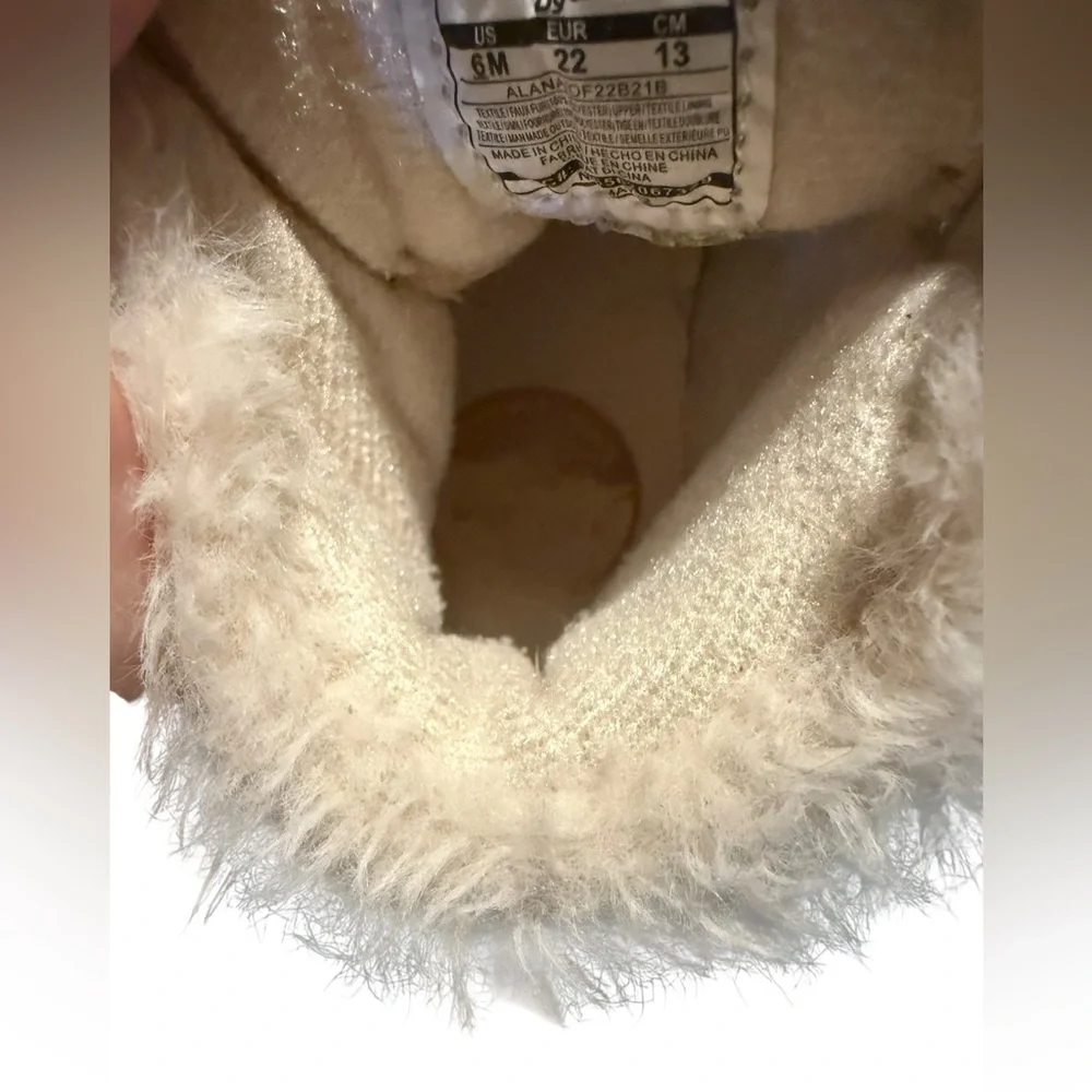 OshKosh B'gosh Camel‎ Brown Faux Fur Booties Toddler girl Sz 6